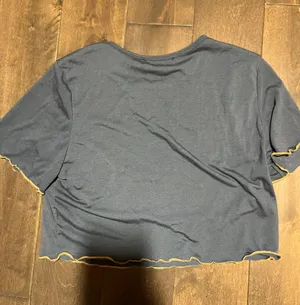 crop top Size L thumbnail 2