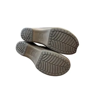 Crocs womens Brown Leather Cobbler Quilted Mules Size 7 SKU 6854 thumbnail 6