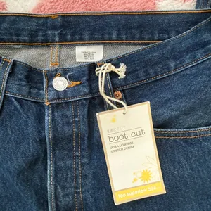 Vintage Y2K Levi’s 524 Ultra Low Rise Bootcut Jeans W33 L32 NWT 100% Cotton Dark Wash Rare Tag Error WPL 423 thumbnail 2