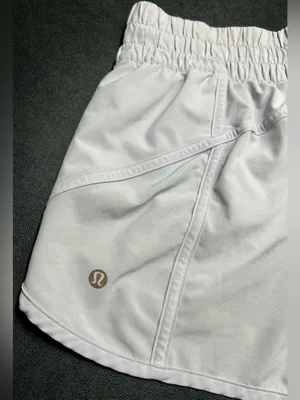 Lululemon Hotty Hot Women's Size 6 Low Rise 2.5" Light Grey Running Shorts thumbnail 4