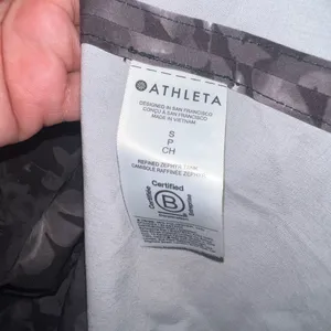 Athleta Zephyr Refined Tank Top in a black floral pattern small‎ thumbnail 5