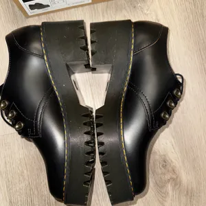 Dr. Martens LEONA LOW Platform Shoes Black Leather Chunky Heel Women's Size 9 thumbnail 10