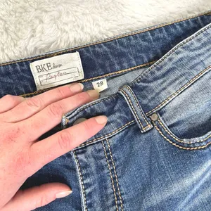 BKE Payton Distressed Crop Blue Jeans Womens 28 (31X26) Low Rise Denim ABK1629 thumbnail 6
