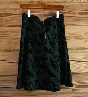 Carmen Carmen Marc Valvo Holiday Green and Black Velvet detail circle sk…​ thumbnail 5