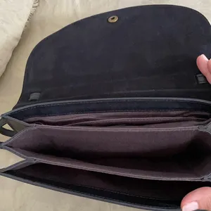 Madewell black leather double strap divider bag thumbnail 4