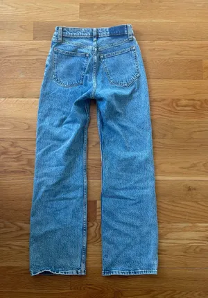 Abercrombie High Rise 90s Relaxed Jeans thumbnail 2