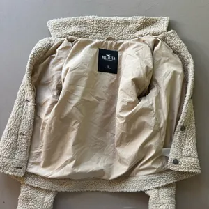 Hollister Teddy Bear Sherpa Trucker Jacket thumbnail 11