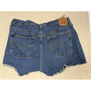 Levi's 501 Original Women's Distressed Micro‎ Denim Jean Shorts Size W33 thumbnail 2
