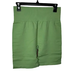 WeWoreWhat Seamless Biker Shorts Large Pilates Girl Green NWT thumbnail 7