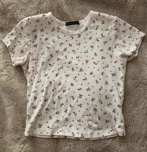 Brandy Melville Ashlyn Rose Top thumbnail 1