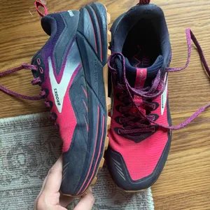 Brooks Sneaker Athletic Shoes Women Size 8.5 Pink Blue Footwear Casual thumbnail 2