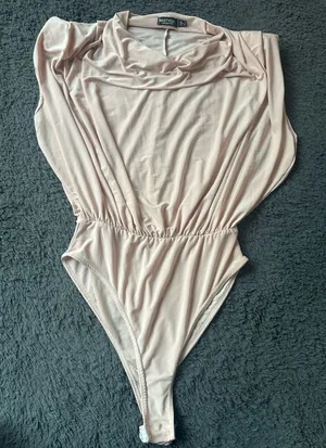 Lt pink Nasty Gal bodysuit, foam shoulders and drapey neck-excellent condition thumbnail 1