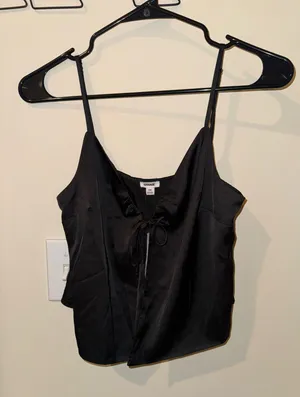 Garage Tie-Front Top thumbnail 1