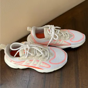 Adidas‎ Haiwee Women's Shoes White-Signal Coral EF4451 Size 6.5 thumbnail 2