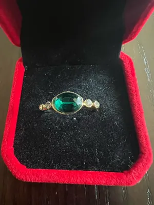 Ladies Gorgeous Golden with Faux Emerald Gemstone Ring Size 8 thumbnail 1