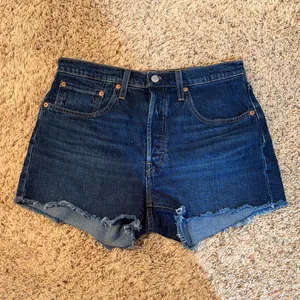 Levi’s 501 Raw Fray Cutoff Hem Dark Wash Denim Jean Shorts Button Fly Size 30 thumbnail 6