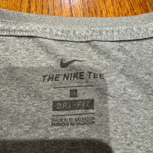the nike tee drifit women’s tshirt thumbnail 2