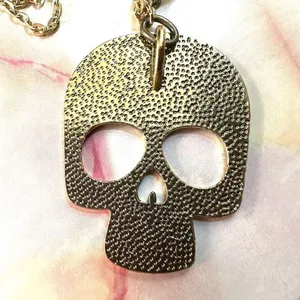 Gold tone skull faux pearl pendant necklace thumbnail 7