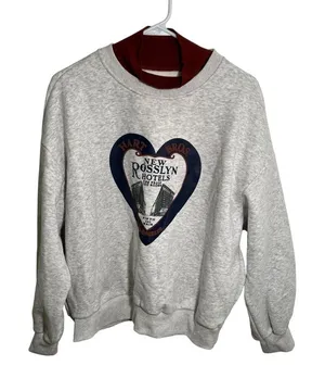 Women's‎ Mock Neck Sweatshirt Hart Bros New Rosslyn Hotels Light Gray Burgundy thumbnail 1