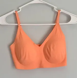 True & Co True Body Lift V-Neck Wireless Bra Coral S thumbnail 1