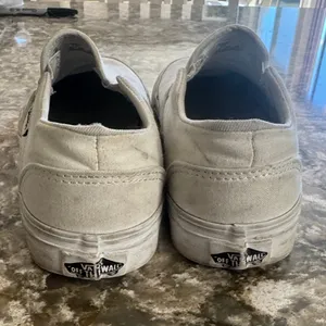 Vans Women's Cream Slip-On Sneakers / Q7 thumbnail 4