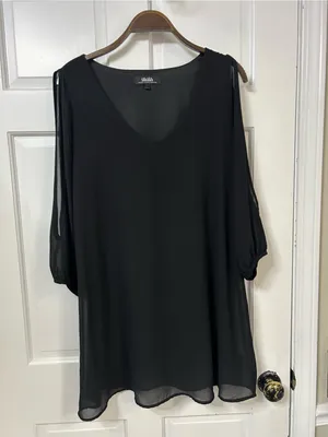 Lulu's Black Chiffon V-Neck Cold-Shoulder Tunic thumbnail 2