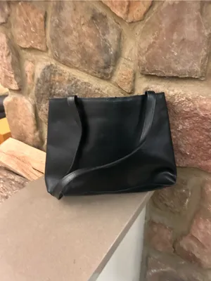 Elegant Black Shoulder Bag with Gold Buckle thumbnail 3