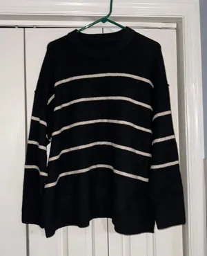 Lightweight American Eagle Sweater thumbnail 1