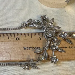 Elegant Silver Toned Floral Necklace thumbnail 3