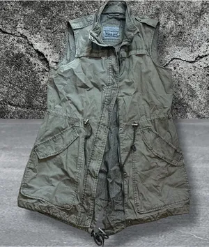 Levi's Olive Green Sleeveless Utility Vest • Preowned thumbnail 1