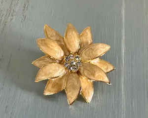Flower Power Vintage Brooch Gold Tone W Beige Enamels Sparkly Rhinestones thumbnail 5