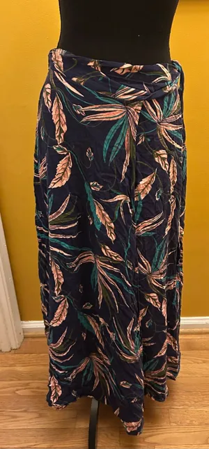 Heritage 1981 (Y2K Forever 21 Brand) Tropical Leaves Navy Linen Feel Wrap Maxi Skirt Size Small thumbnail 1