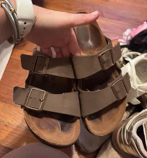 Sandals thumbnail 1