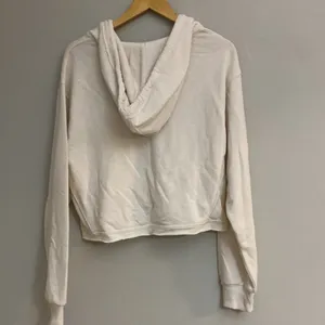 American Eagle Outfitters women’s New! Ivory cropped hoodie/sweatshirt size M thumbnail 6
