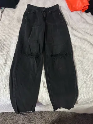 American Eagle Relaxed Mom Jeans Ripped Distressed thumbnail 1
