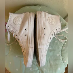 Converse Classic White High-Tops Women’s size 8.5 thumbnail 3