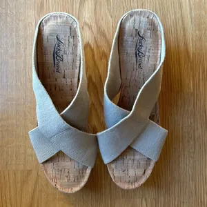 Lucky Brand Miller Wedge Criss Cross Strap Sandals Studded Light Beige Sz 8.5 thumbnail 6