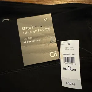 Nwt GapFit Mid Rise Full-Length Flare Leggings thumbnail 2