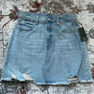 NWT Wild Fable Light Wash Distressed Denim Mini Skirt Size 8 Jean Micro Skirt thumbnail 4