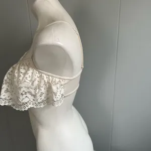 Victoria’s Secret White Lace Bralette Size Medium Ruffle Flounce Trim Adjustable thumbnail 2