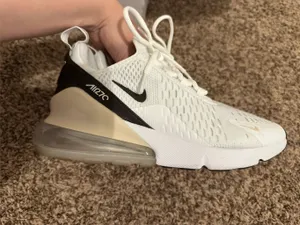 Women’s Nike Air Max 270 Shoes thumbnail 5