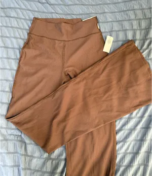 Old Navy Flare Leggings thumbnail 1
