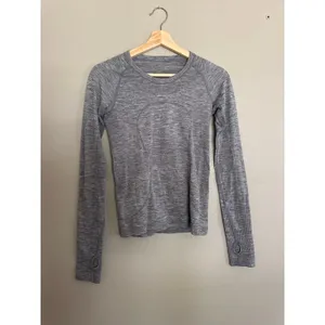 LULULEMON Swiftly Tech Long Sleeve 2.0 in Gray Size 6 thumbnail 2