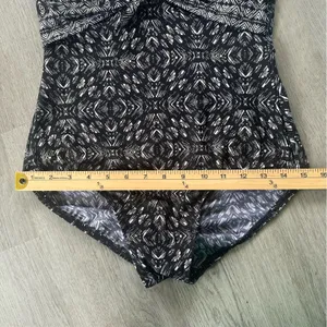 MiracleSuit One Piece Swim Suit Black Underwire Women’s 8 See Measurements thumbnail 7