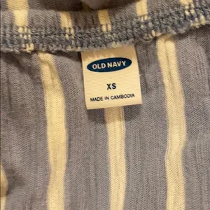 Old Navy Off the shoulder Blue and white shirt thumbnail 4