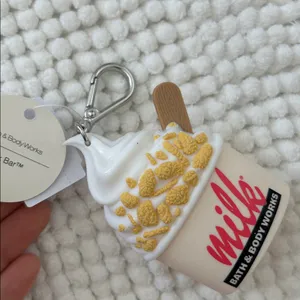 Bath & Body Works Milk Ice Cream thumbnail 5