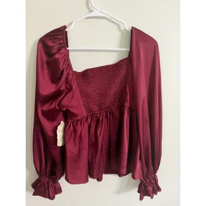 Altar'd State Burgundy Satin Peplum Top Square Neck Smocked Back Size Medium NEW thumbnail 3