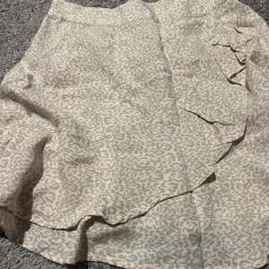 Sim & Sam NEW WITH TAGS Peach & Grey Leopard Print. Summer Fun Skirt. 16” Long‎ thumbnail 7