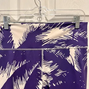 Fabletics‎ PureLuxe High Waisted Palm Leaf Print 7/8 Leggings Purple White L thumbnail 3
