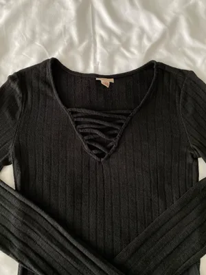 Black Lace-Up Long Sleeve Crop Top thumbnail 2